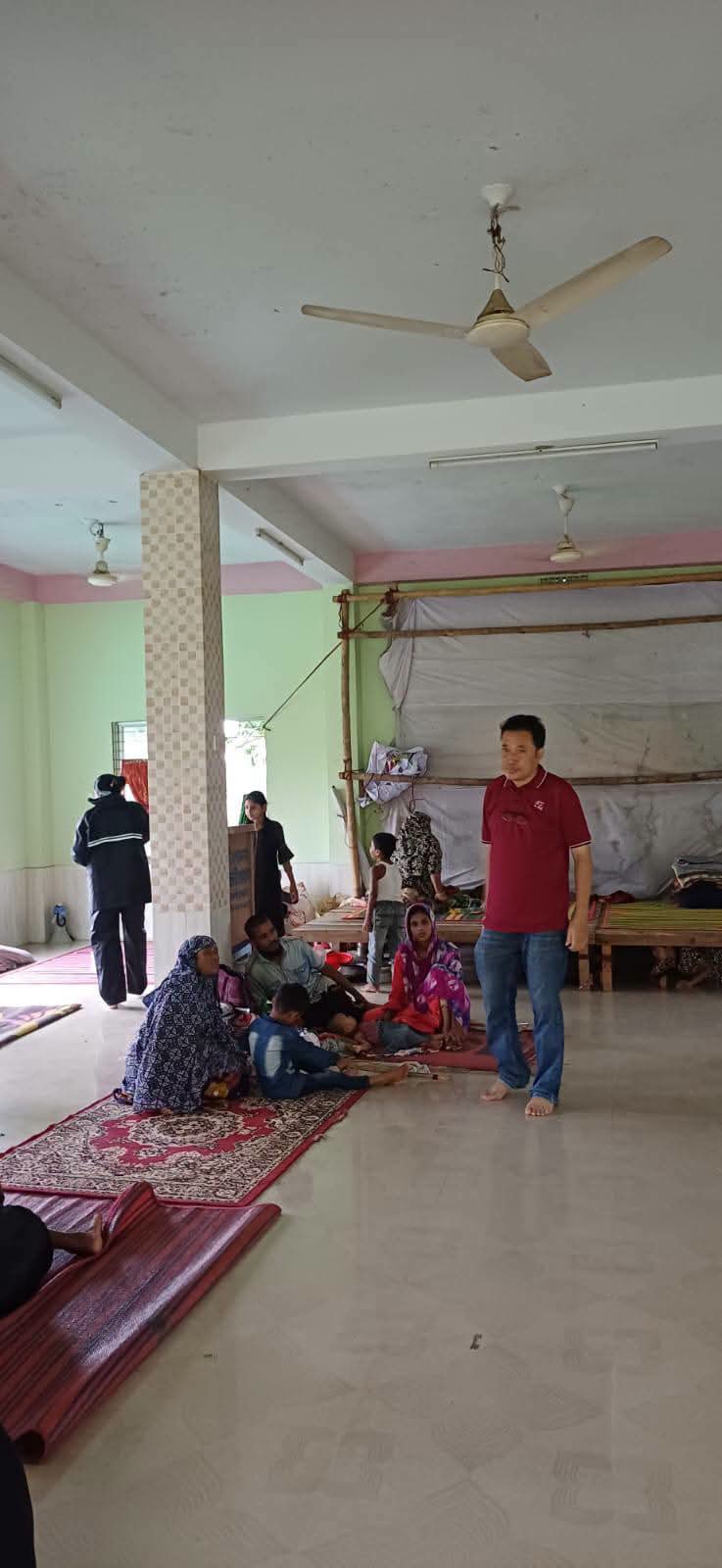 রাঙ্গামাটিতে ভূমিধসের আতঙ্ক: আশ্রয় কেন্দ্রগুলোতে সিভিল সার্জনের নেতৃত্বে মেডিকেল টিমের জরুরি স্বাস্থ্যসেবা